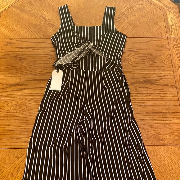 Flair legged jump suit - Picture 2 of 4